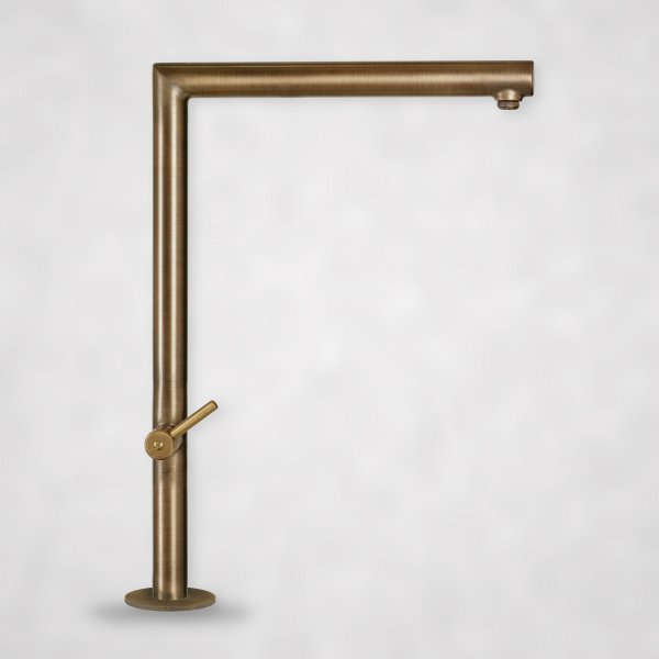 Steinbrunnen mit Wasserhahn – Messing-Armatur mit Absperrventil für Gartenbrunnen