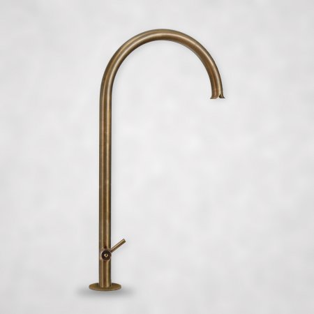 Gartenwasserhahn aus Messing mit Absperrventil – Design-Armatur für die Außengestaltung